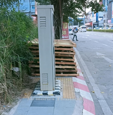 Pedestrians and their problems walking on pedestrian paths in Pattaya