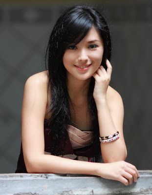 Model Cantik Rini Lovelyluna + Foto