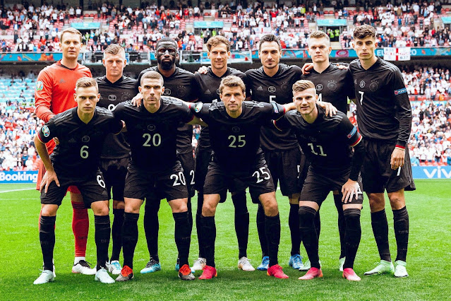 SELECCIÓN DE ALEMANIA. Temporada 2020-21. Manuel Neuer, Toni Kroos, Antonio Rüdiger, Leon Goretzka, Mats Hummels, Matthias Ginter, Kai Havertz. Joshua Kimmich, Robin Gosens, Thomas Müller, Timo Werner. SELECCIÓN DE INGLATERRA 2 SELECCIÓN DE ALEMANIA 0. 29/06/2021. Eurocopa 2020, 16ª edición, octavos de final. Londres, Inglaterra, Reino Unido, estadio de Wembley. GOLES: 1-0: 76’, Sterling. 2-0: 86’, Harry Kane.