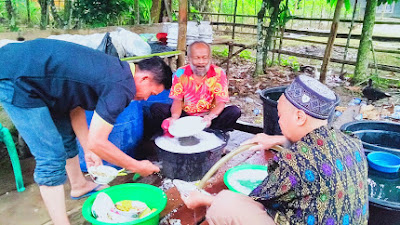 Pencuci Piring Sedih, Melihat Banyak Sisa Makanan Tamu Undangan  Di Tempat Orang Pesta Terbuang-buang‎