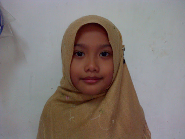 Dhea pakai jilbab