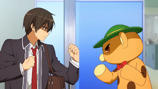 Screen z Amagi Brilliant Park na którym Seiya Kanie i maskotka Moffle próbują się bić