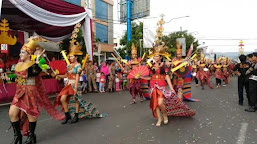 Pawai Budaya Sebagai Hiburan Masyarakat di Akhir Pekan di (HUT) ke-341 Bandar Lampung di Tugu Adipura