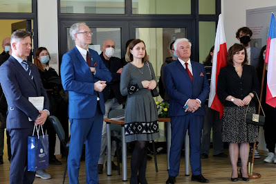 Rektor UKW prof. dr hab. Jacek Woźny, poseł Tomasz Latos, kanclerz i wicekanclerz UKW, prof. uczelniany dr hab. Adam Sudoł