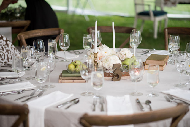 Table Styling / Montana Wedding / Photography: Kelly Kirksey Photography / Planner: Tanya Gersh Events / Florist: Mum’s Flowers 