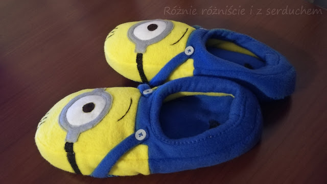 Minionkowe kapcie z polaru