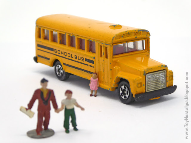 TOMICA - School Bus INTERNATIONAL Harvvester - SE=1/108 - NºF5 - 1975  (TOMY Made in JAPAN)