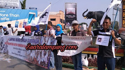 SBMI Lampung Sampaikan Aspirasi Pada pemerintah Melalui Aksi Didepan Bundaran Tugu Gajah