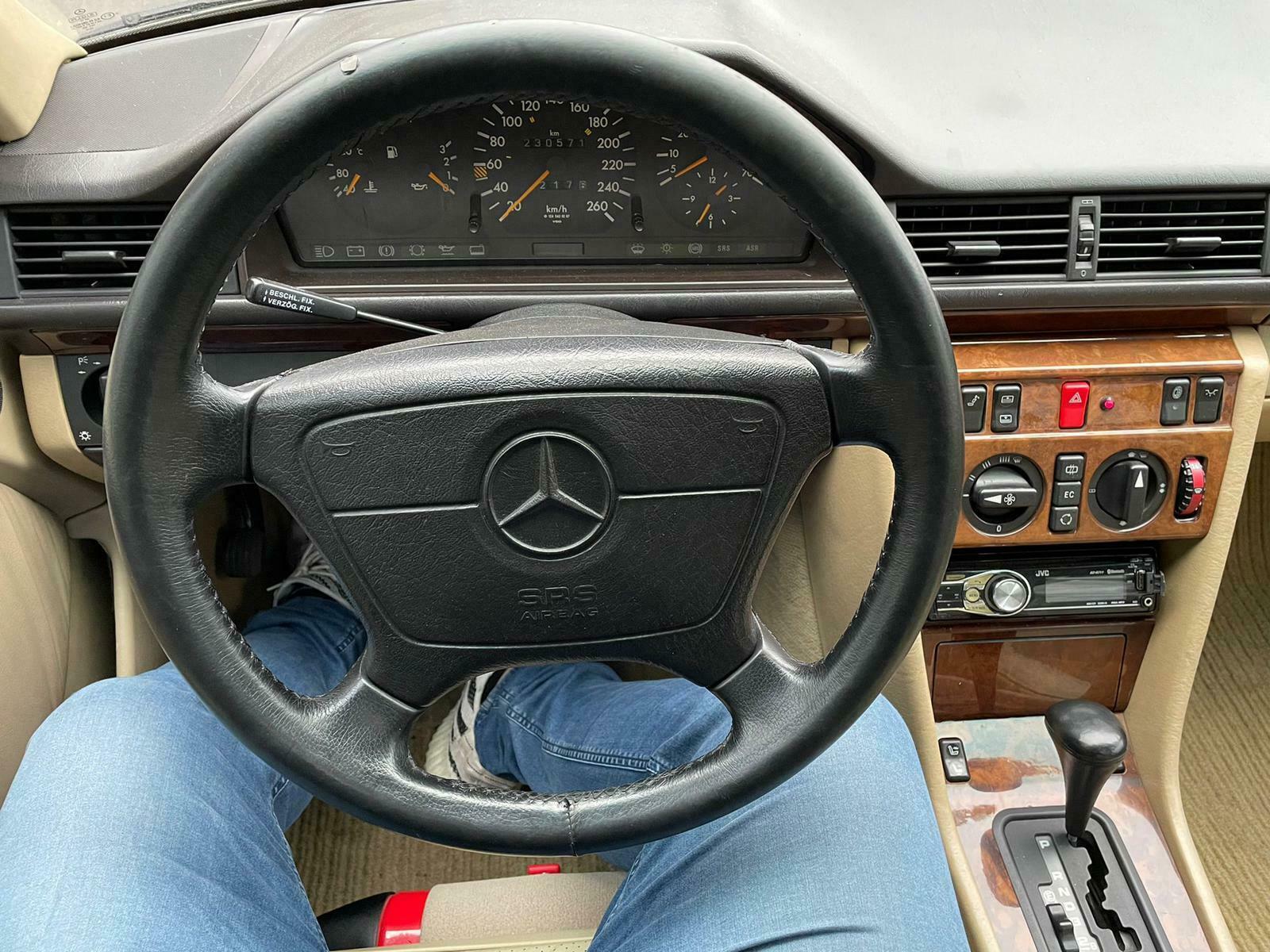 Mercedes-Benz W 124 500 E Innenraum Lenkrad