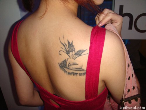 Shoulder tattoo designs look really cool on both men and women