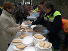 Recollint el pa amb botifarra