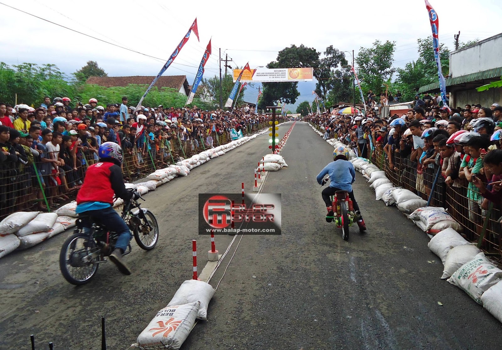 DRAG PURWOKERTO 2013 Bersaing Menahklukan Trek Sempit Dan Licin