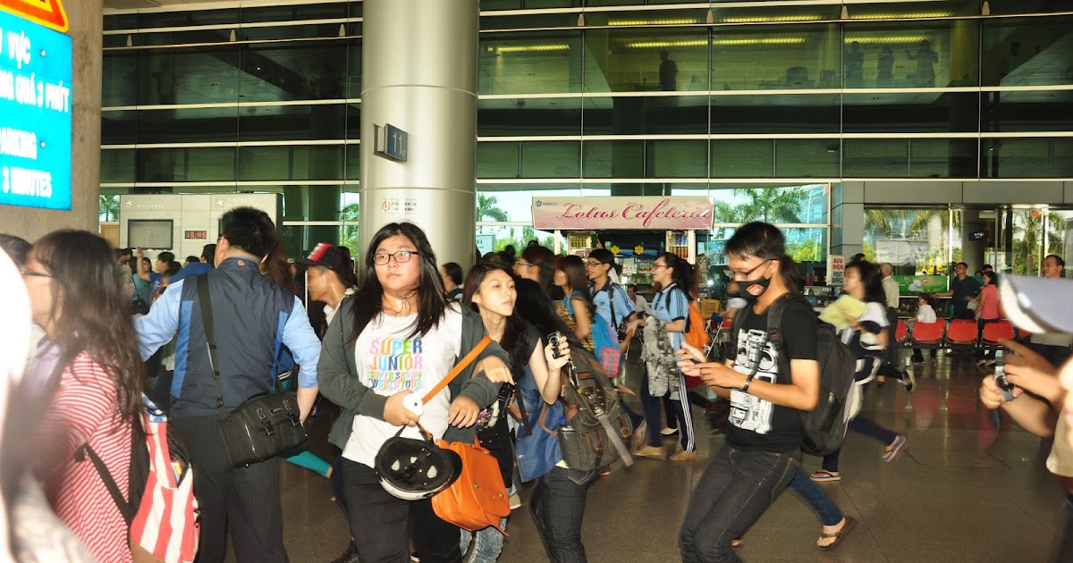 HITAM - HITAM SI TAMPUK MANGGIS: Vietnam Dan Super Junior