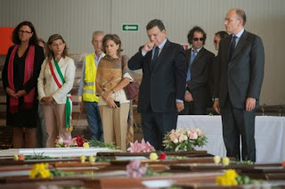 José Durao Barroso y Enrico Letta junto a los féretros de la tragedia de Lampedusa