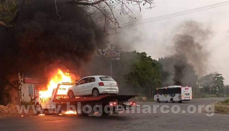 Sicarios quemaron vehículos en Tabasco, tras enfrentamiento con Fuerzas Federales en donde detuvieron a cuatro y abatieron a dos sujetos