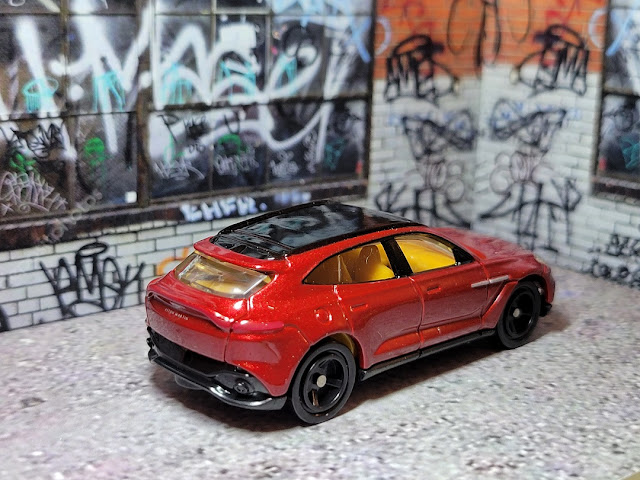 Tomica 編號75 Aston Martin DBX