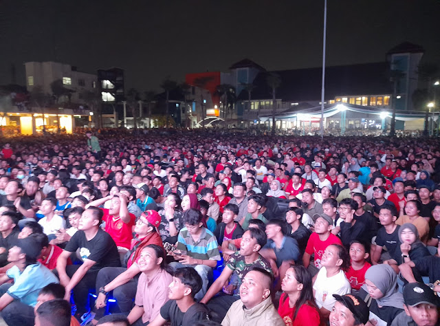 Semangat Garuda Berkobar! Ribuan Suporter Padati Alun-alun Pamulang Nobar Timnas U-23 Indonesia Lawan Uzbekistan