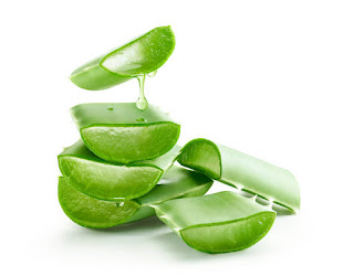 Natural ways to lighten dark spots , ALOEVERA images