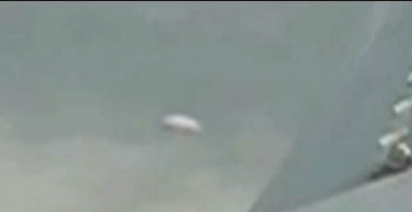 UFO κατέγραψε επιβάτης αεροπλάνου στον ουρανό της Αυστραλίας! (Video)