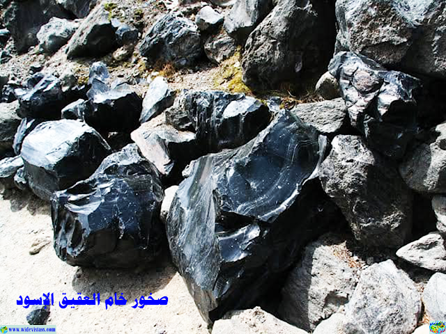 صخور خام وقطع العقيق الإسود (7)
