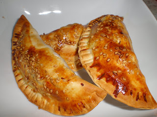 SAMOSAS, EMPANADILLAS INDIAS GASTRONOMÍA COCINA CURRY PATATAS COLIFLOR OBLEAS