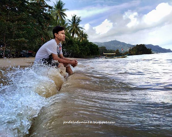 [http://FindWisata.blogspot.com] Berwisata Sambil Menikmati Keindahan Pantai Pasir Putih Keuneukai Sabang 