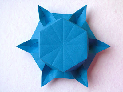 Origami, Scatola felice - Happy box, vista da sotto. By Francesco Guarnieri