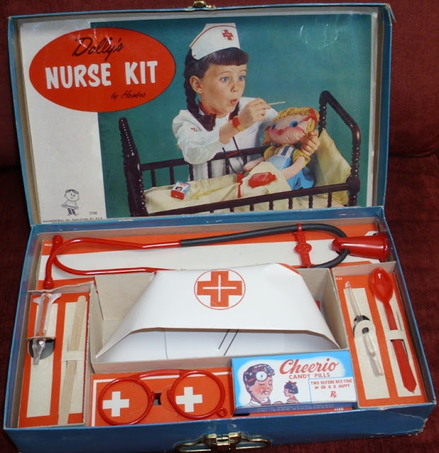 brinquedo kit de médico/enfermeira antigo da Hasbro