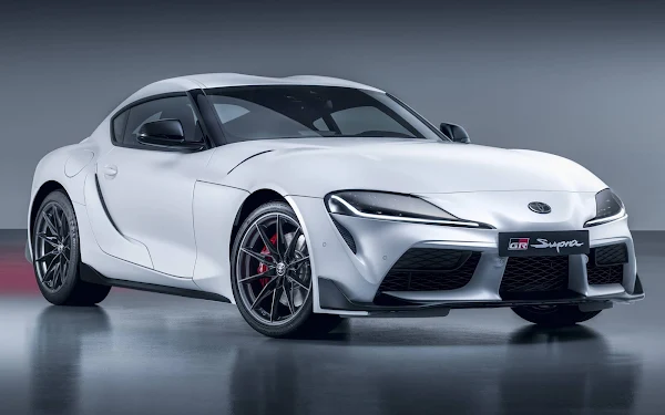 Toyota Supra GR 2023 ganha opção de transmissão manual