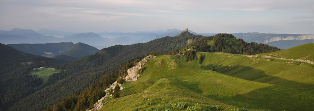 Vue sur la Pinéa depuis le sommet du Charmant Som