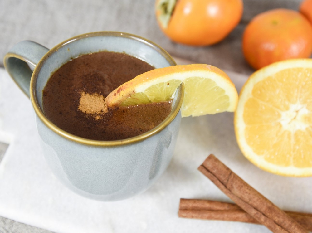 Superfood zum Trinken: 3 heiße Schokoladen für die Weihnachtszeit - Orangen-Carob-Schokolade