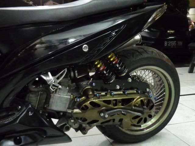 Vario EvoR Disk Belakang Ban 160/70-14 title=