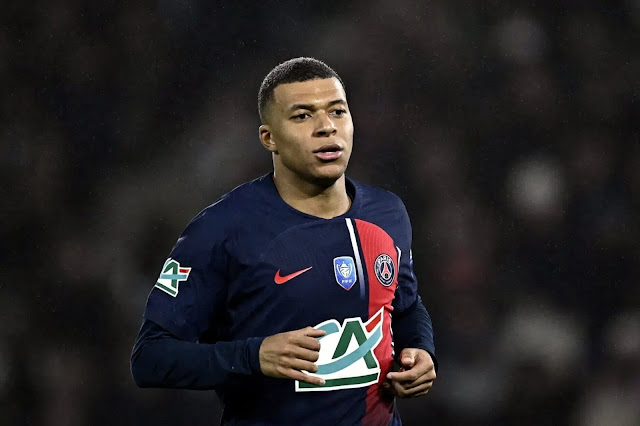 Mbappé tells PSG he is leaving as Madrid move nears - sources