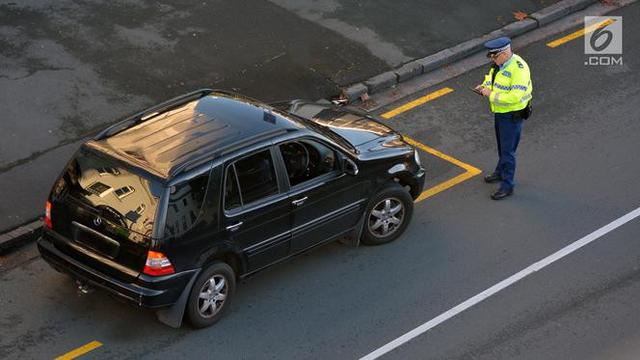 Pakai SIM Palsu Saat Ditilang, Pengendara Bikin Polisi Bingung