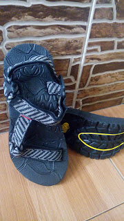 sandal eiger gunung T.K