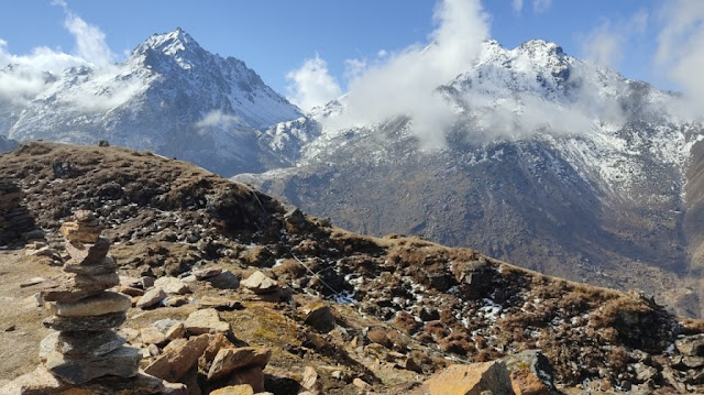Best mountain hiking routes near Kathmandu