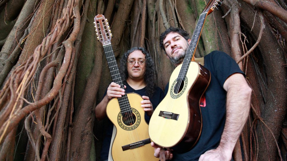 Ricardo Vignini e Zé Helder tocam versões "violeiras" de clássicos do Rock e do Heavy Metal no encerramento do Roça 'n' Roll 2.0