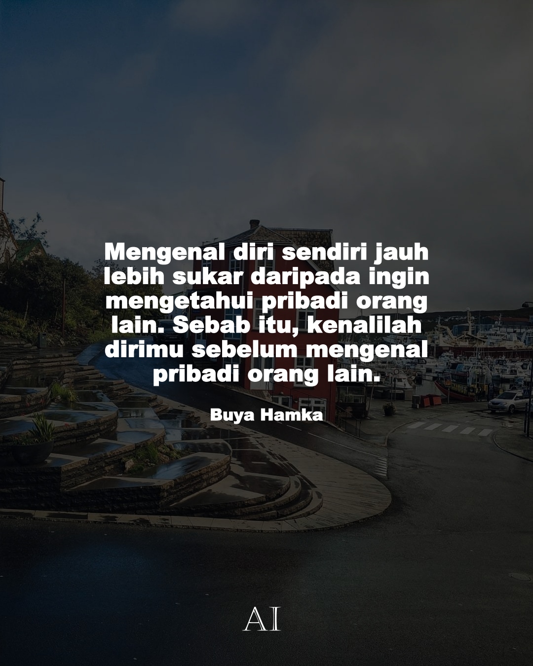 Wallpaper Kata Bijak Buya Hamka  (Mengenal diri sendiri jauh lebih sukar daripada ingin mengetahui pribadi orang lain. Sebab itu, kenalilah dirimu sebelum mengenal pribadi orang lain.)