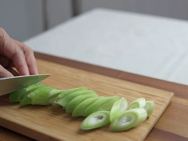 cut  spring onion.