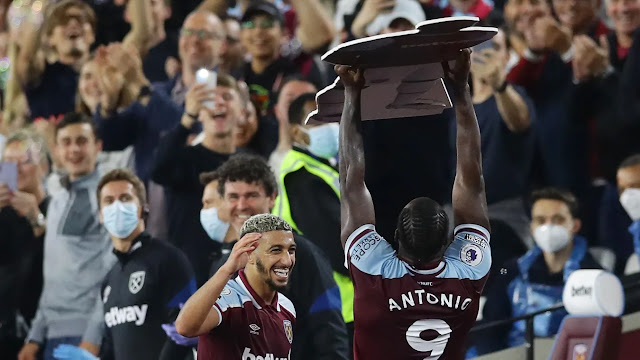 West Ham duo Said Benrahma and Michael Antonio celebrates goal