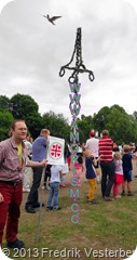 DSC07717 (1) Majstång Midsommar Skansen Amoristernas första standar. Med amorism