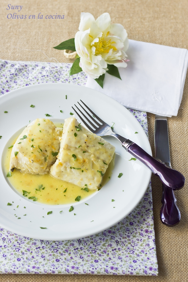 Merluza con salsa de naranja