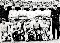 U. D. LAS PALMAS - Las Palmas de Gran Canaria, España - Temporada 1971-72 - Betancort, Martín II, Tonono, Hernández, Niz, Castellano y Cervantes; Estévez, Justo Gilberto, Soto, Germán y Gilberto I - REAL MADRID 2 (Pirri y Santillana), U. D. LAS PALMAS 0 - 09/04/1972 - Liga de 1ª División, jornada 29 - Madrid, estadio Santiago Bernabeu - Las Palmas se clasificó 5º en la Liga, con el francés Pierre Sinibaldi de entrenador