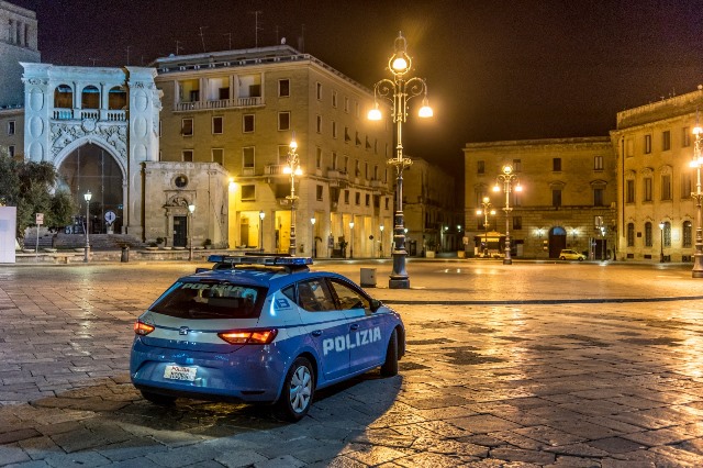 Lecce, studentessa francese di Erasmus si toglie la vita: è caccia al presunto stupratore