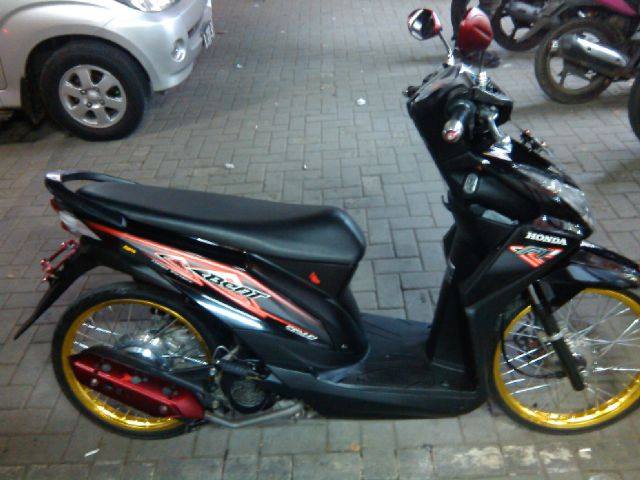  Gambar  Modifikasi Motor  Honda Beat  Hitam  Velg 17