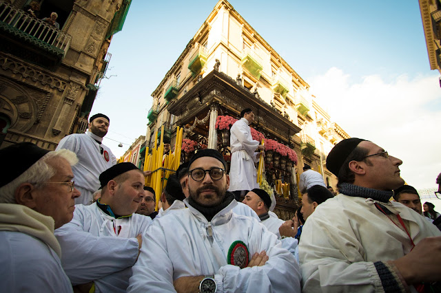 Festa di Sant'Agata a Catania-Giro esterno-Processione dei fedeli devoti