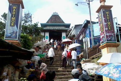 Peziarah di Makam Sunan Muria