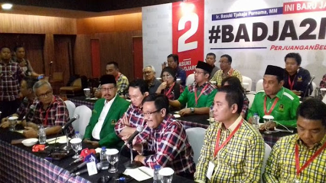 Hasil gambar untuk foto ahok terbaru Ini Dua Sinyal Kuat Kekalahan Ahok di Pilkada DKI Putaran Kedua.