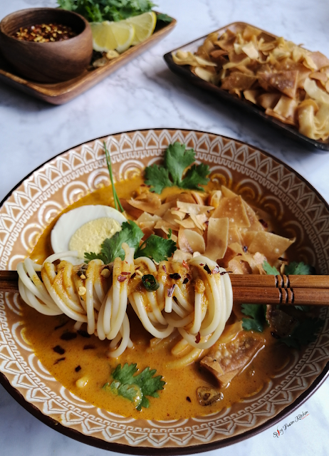 Burmese Chicken Khow Suey (Khowse), burmese, burmese cuisine, burmese food, soup, food, recipe, food pictures, food photography, noodle soup, coconut, chicken, khow suey, khowse, spicy fusion kitchen