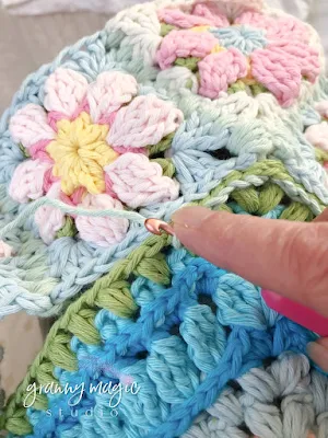Crochet slip stitch join.